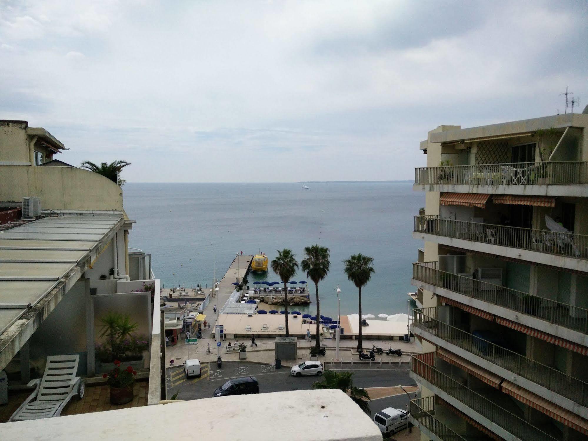 Hotel Courbet Juan-les-Pins Exterior photo